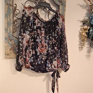 CeCe Black Floral On/Off Shoulders Blouse with Tie Detail. NWOT Size Large